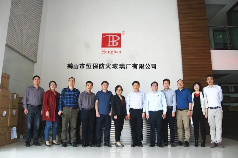 国度沉点科研项目——复合防火玻璃造作技术与产业示范线顺利通过专家组现场验收